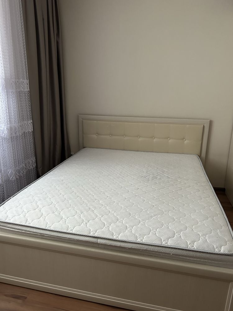 Продам двуспальную кровать