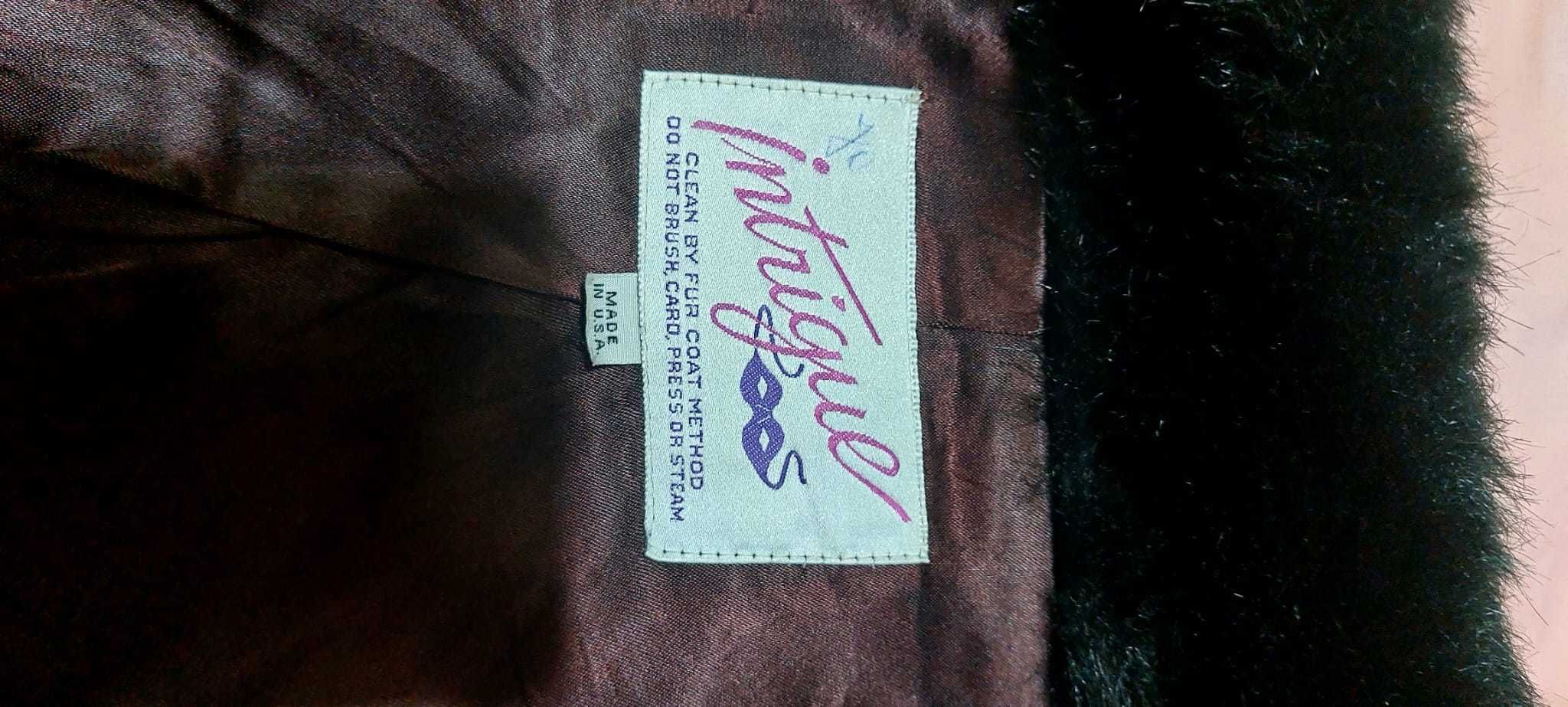 Vand haina neagra scurta din  blana artificiala.
