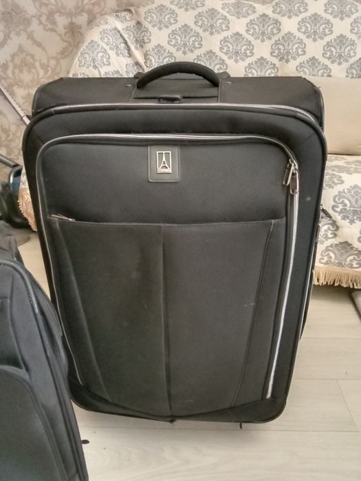 Чемодан дорожный