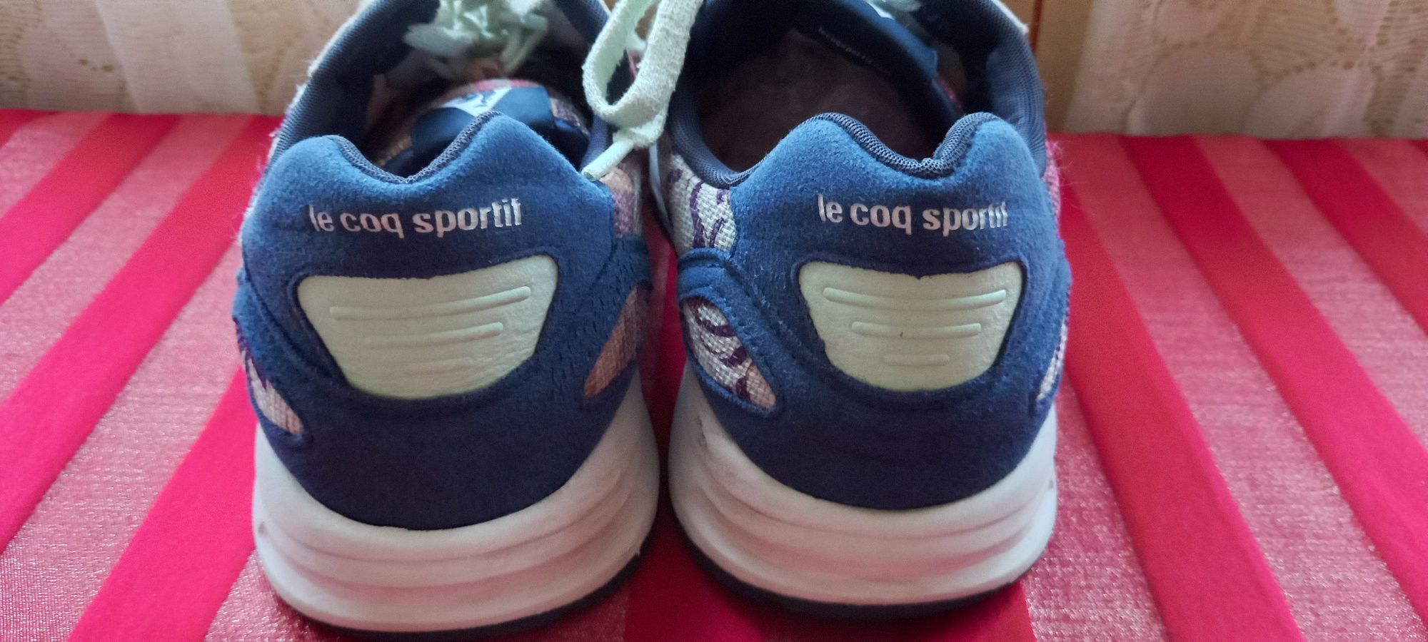 100 lei Adidasi Le Coq Sportif