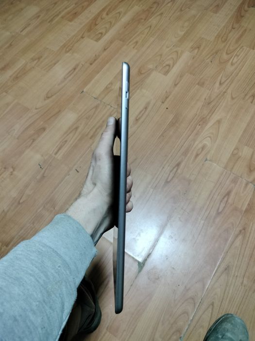 Vând iPad in stare bună
