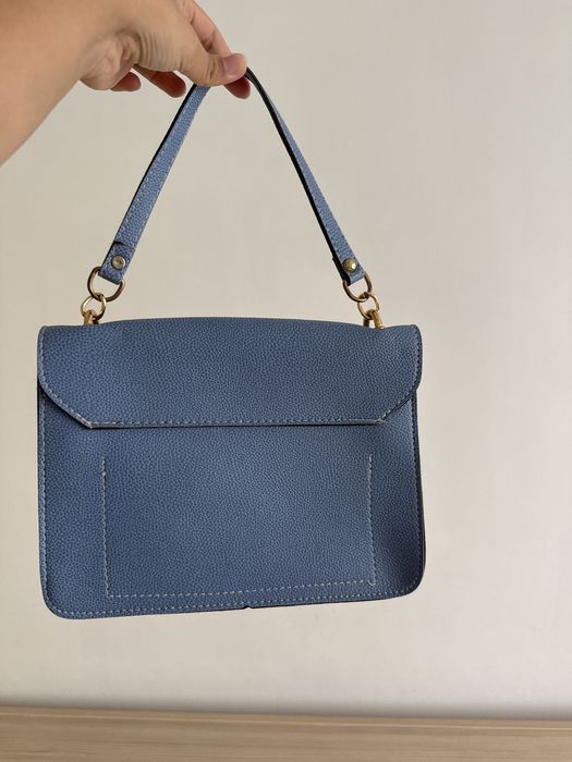 голубая сумочка