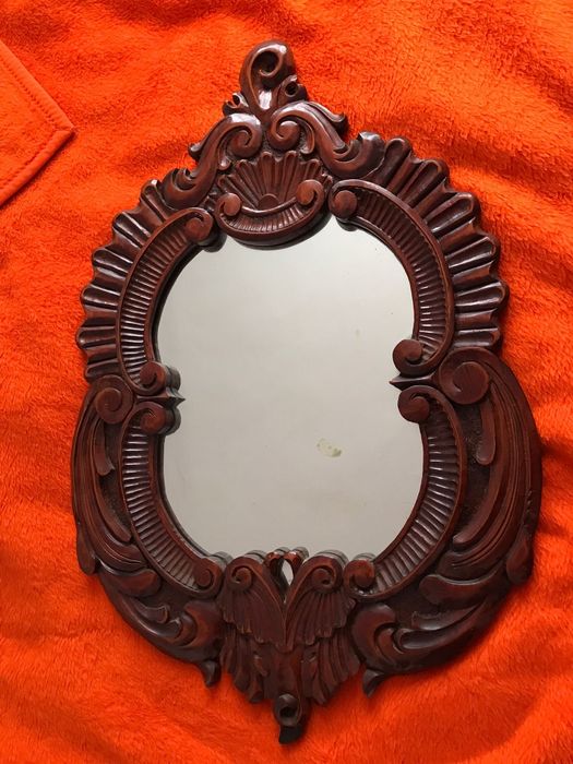 Deosebita oglinda cu rama din lemn sculptat