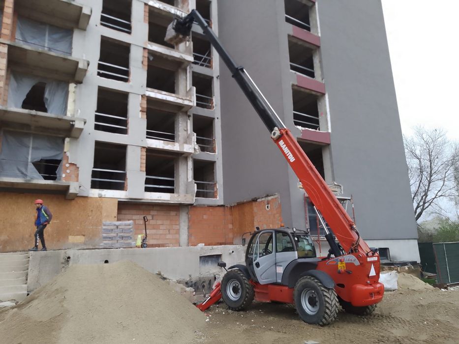 Închiriez  Manitou / Incarcator telescopic / Motostivuitor /