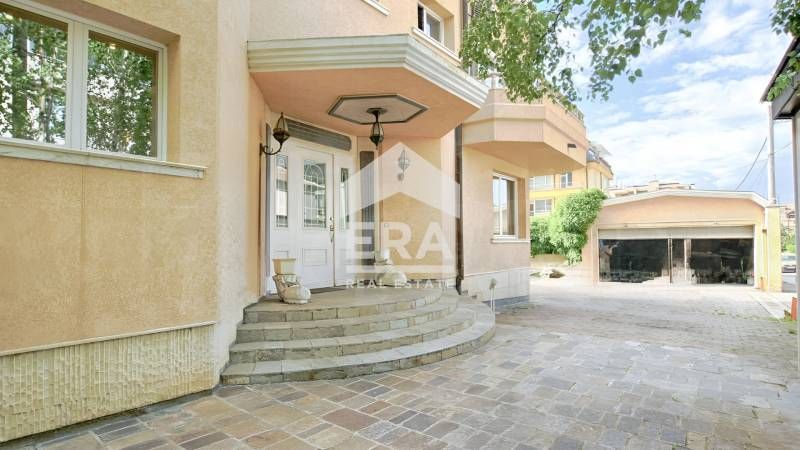 Дава се под наем Къща в София, Витоша - 815 кв.м за 8000 € - Снимка #4