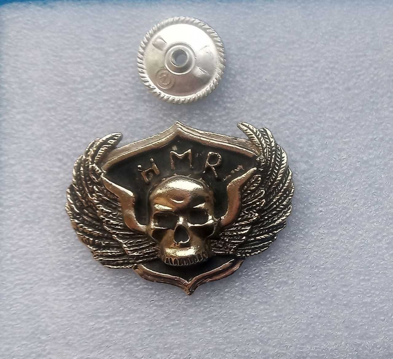 Знак heavy metal жанр рок-музыки