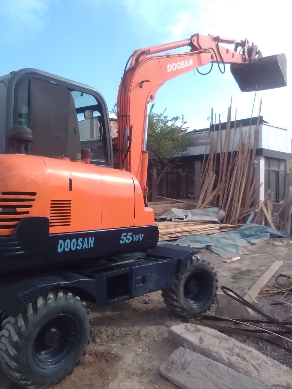 Экскаватр Doosan Ekskavatr