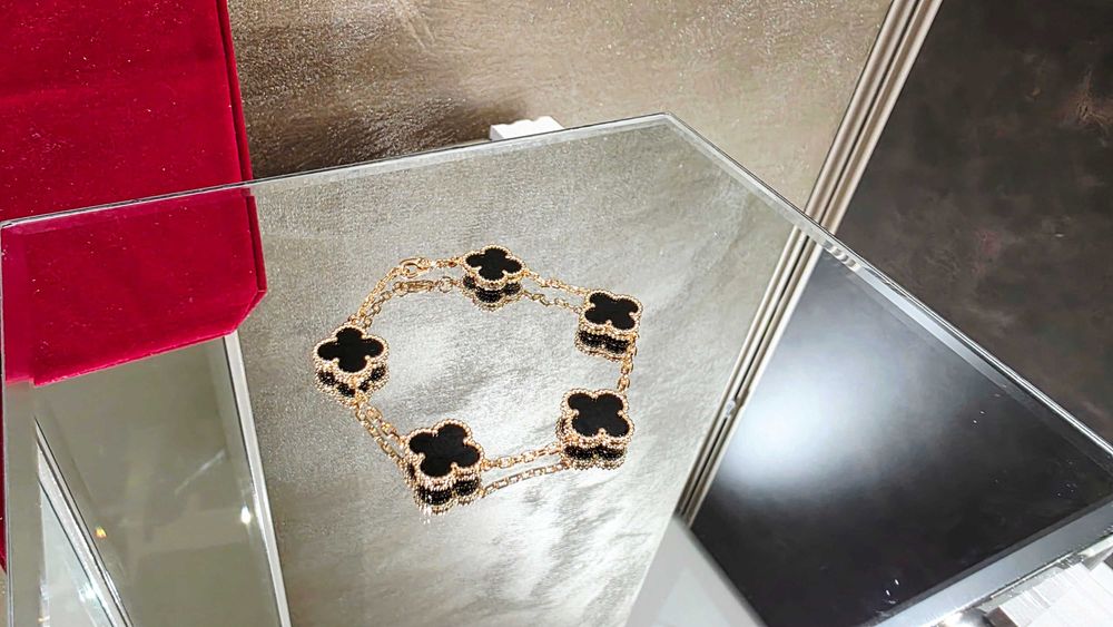 Van Cleef & Arpels VCA Rose Black Onyx Vintage Alhambra Дамска Гривна