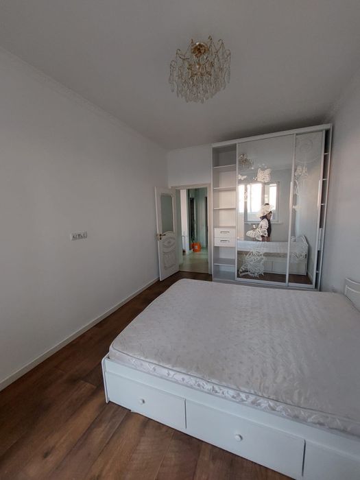 Кровать двухспальная с бельевыми ящиками б/у