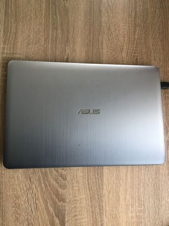 Лаптоп ASUS-X540S