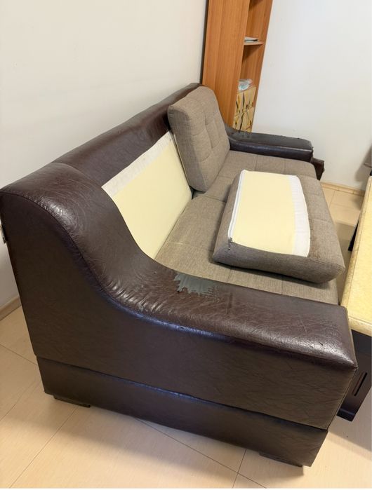 Бесплатно. Диван прочный, красивый.