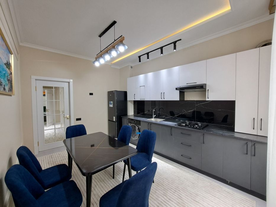 3 xonali katta kvartira sotiladi 4 xona qilingan