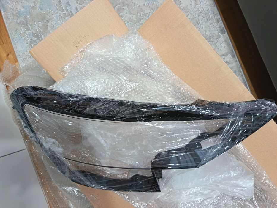 Sticlă far dreapta Audi Q8 non facelift