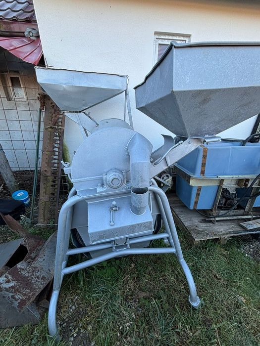 Mori cu ciocanele antrenate de tractor