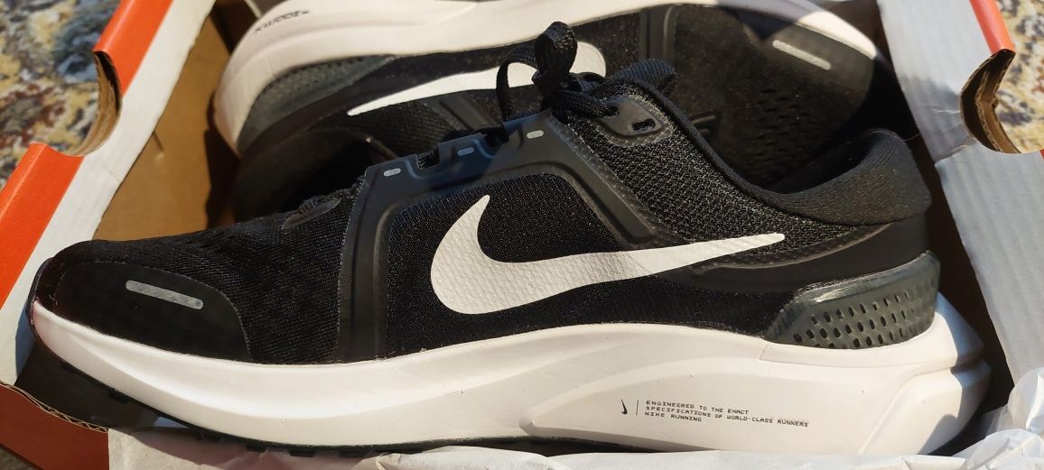 Nike Air Zoom Vomero 16