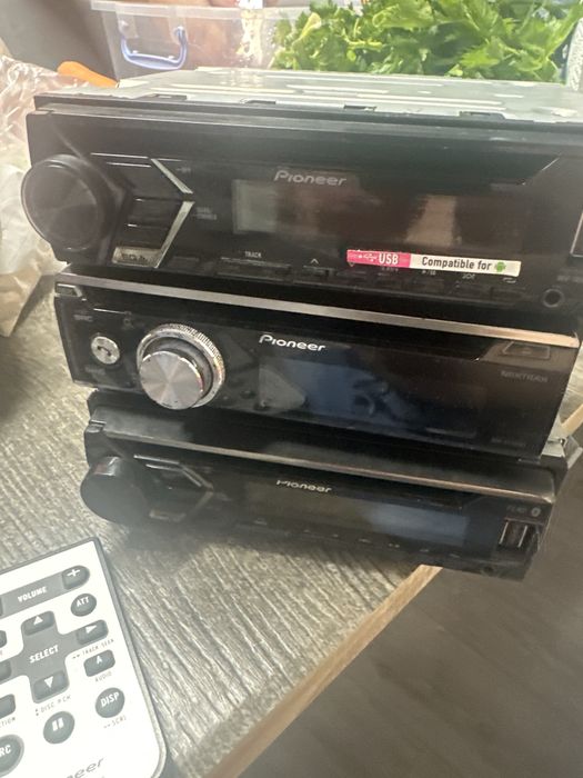 Vând pioneer si telecomenzi