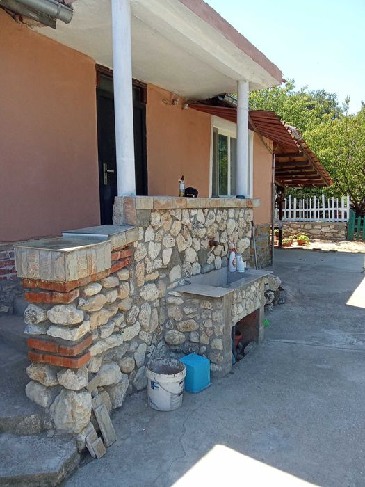 къща в куклен 82кв и 800 двор