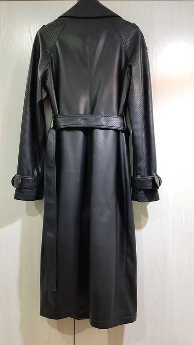 Плащ из кожи, стильная, мягкая.