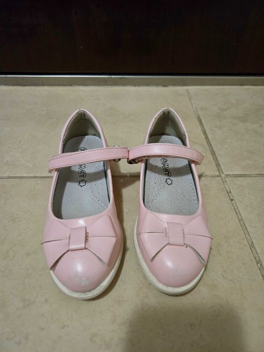 Продавам 3 цифта детски обувки