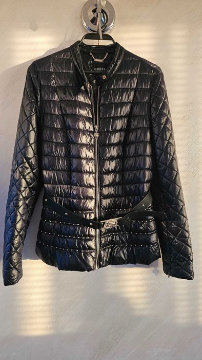 Продавам дамско, шушляково яке на GUESS