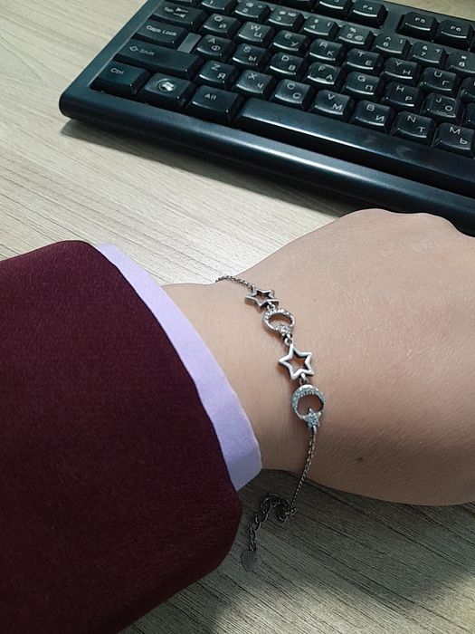 Kumush sotiladi. Yoniga bijuteriya qo'shib beraman. O'zim olib boraman