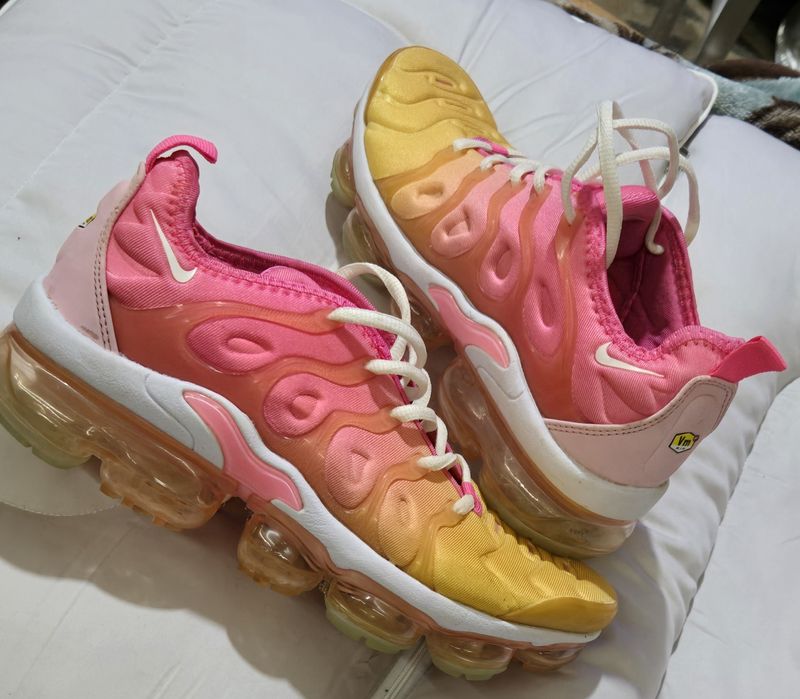 Nike Air Vapormax Plus pink оригинални дамски сникърси 38. Номер
