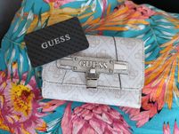 Дамско портмоне GUESS