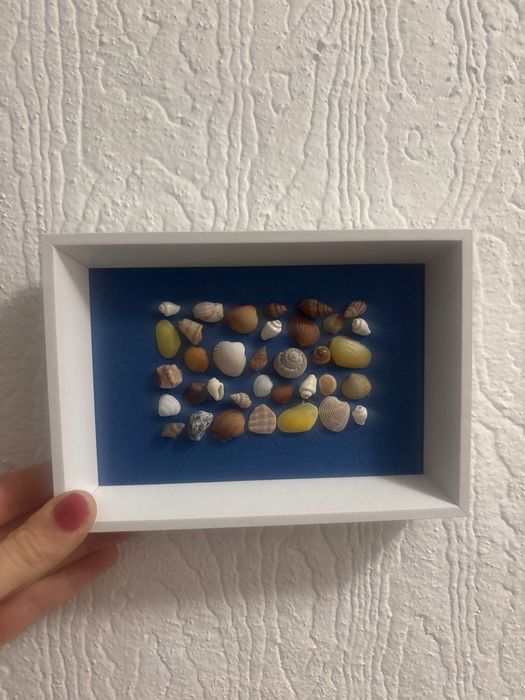 Ръчно изработена картина с миди и морски камъни