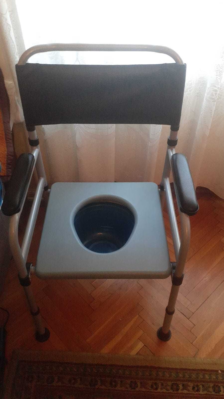 Scaun cu WC pentru persoanele cu dizabilități