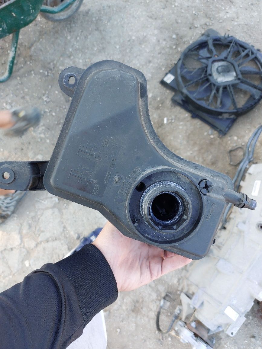 Казанче антифриз е93 бмв  3.0д 231кс m57 bmw e93 3.0d