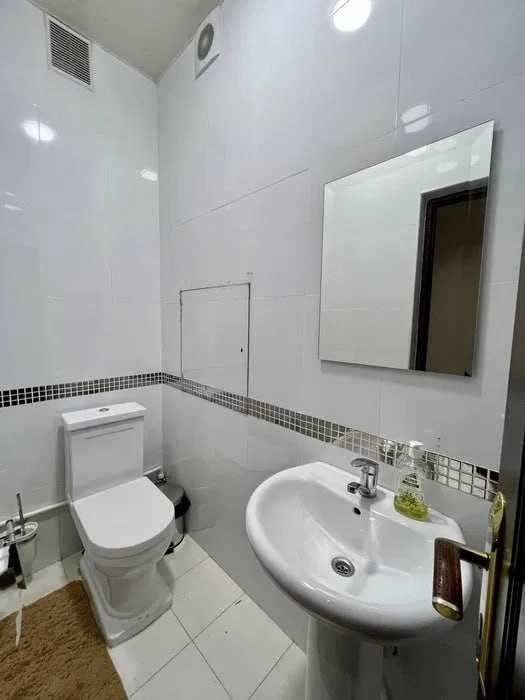 Продаётся 3-комнатная квартира-студия в кирпичном доме площадь—102м²;