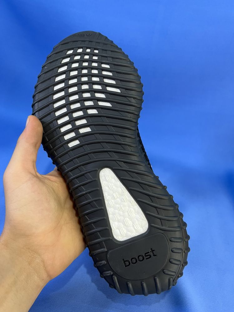 36-45 Yeezy 350 v2 Core Black Red