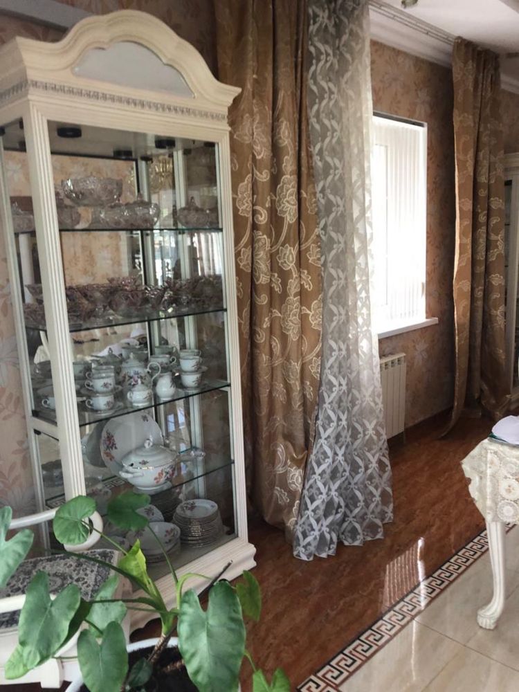 Продам гарнитур в столовую