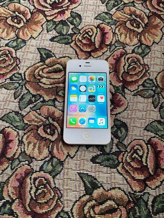 Продавам iPhone 4s