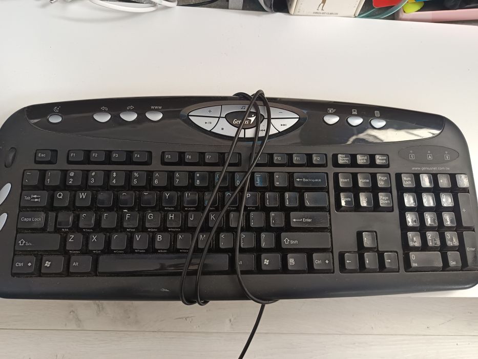 Calculator+monitor+2 tastaturi