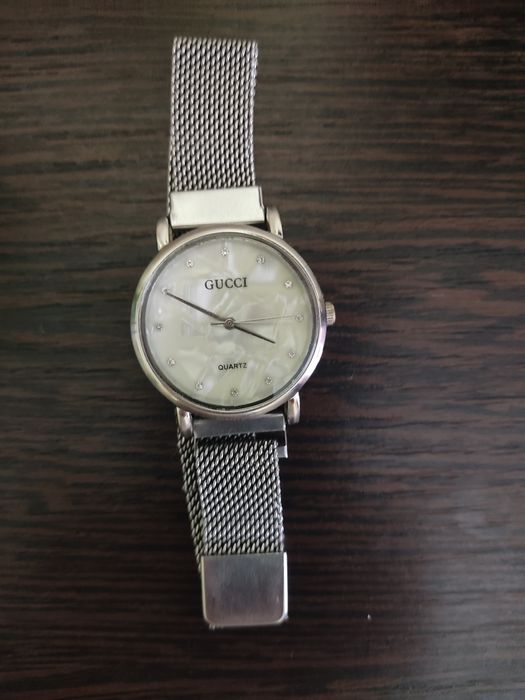 Продам женские наручные часы