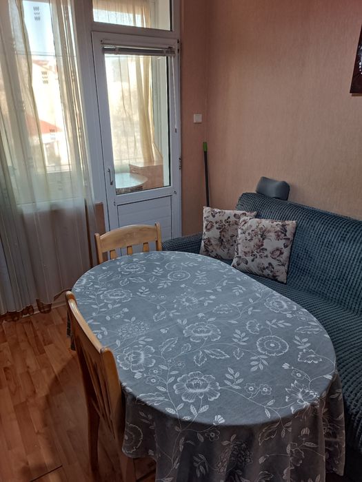Дава се под наем Едностаен апартамент в Нова Загора - 45 кв.м за 204 € - Снимка #2