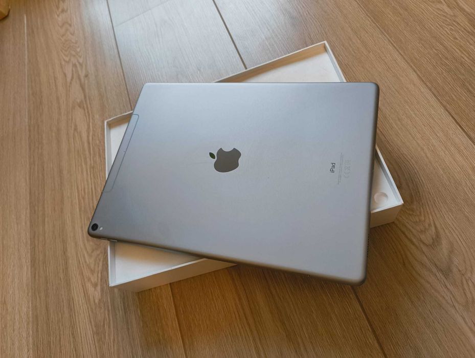 Apple iPad Pro 12.9 (2017) 256GB Space grey + Apple pencil