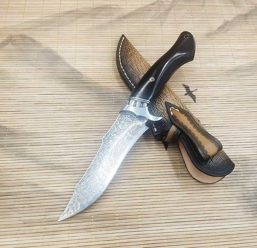 Cutit japonez Komodo Skin, lama Damasc 67 straturi, teaca piele taur