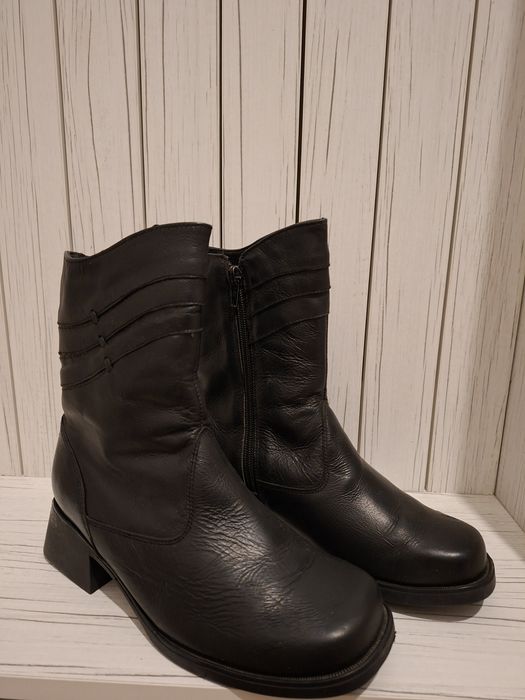 Продаются сапоги