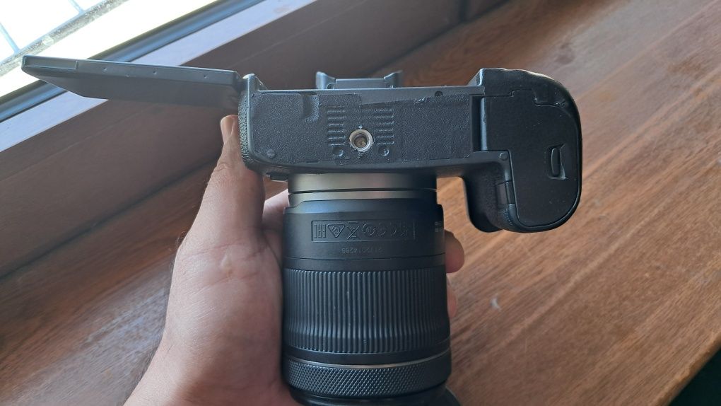 Продам фото аппарат Canon r