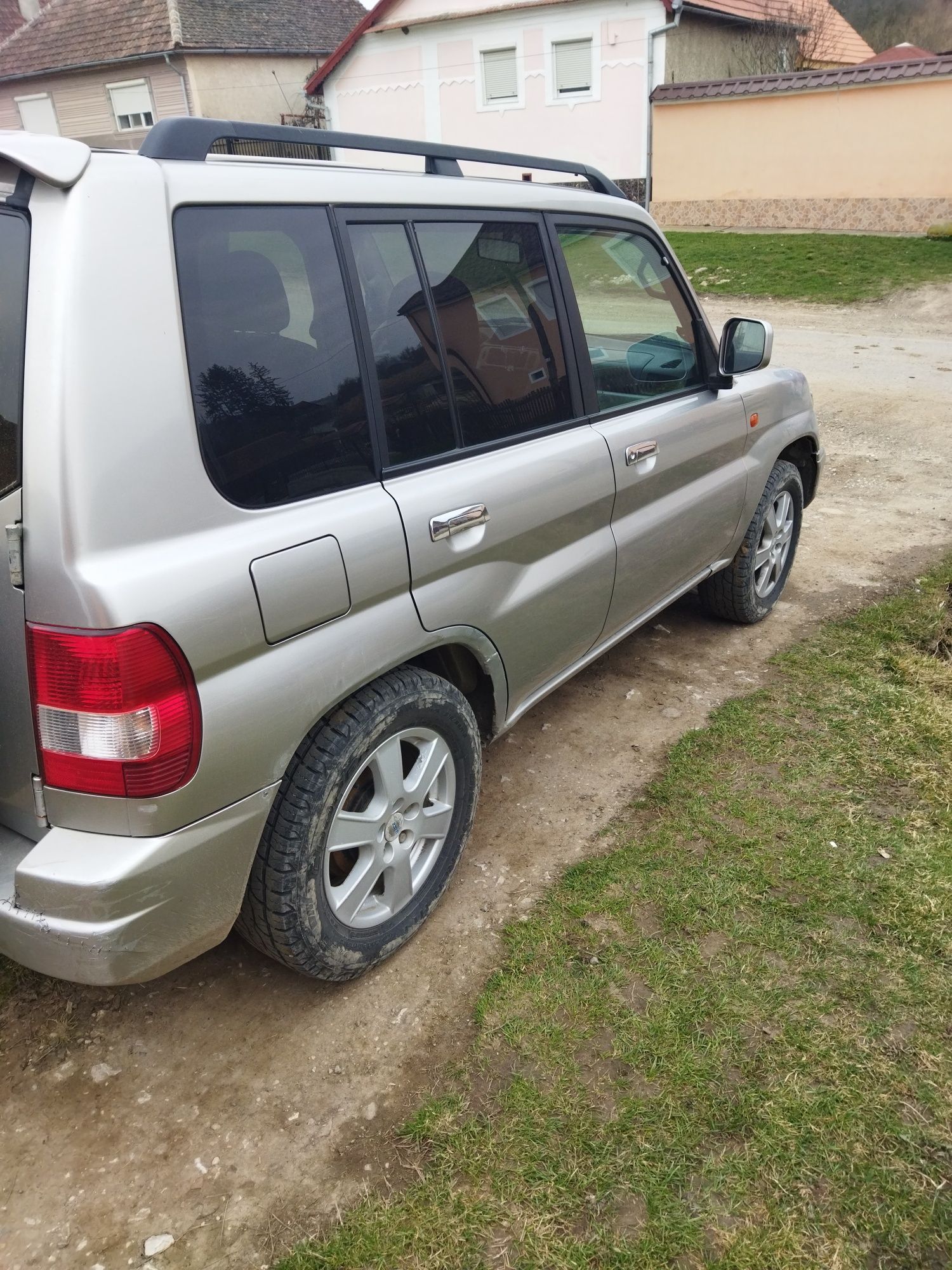 Vând Mitsubishi pajero pinin