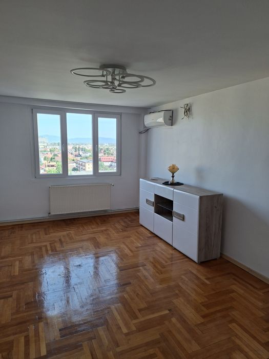 Vând apartament 3 camere