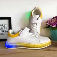 NOU Adidasi albi cu lumini LED / beculete pt copii mar 33 34