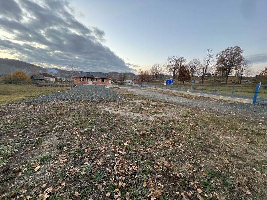 Vând  casă cu Teren , la 20 km de Baia Mare