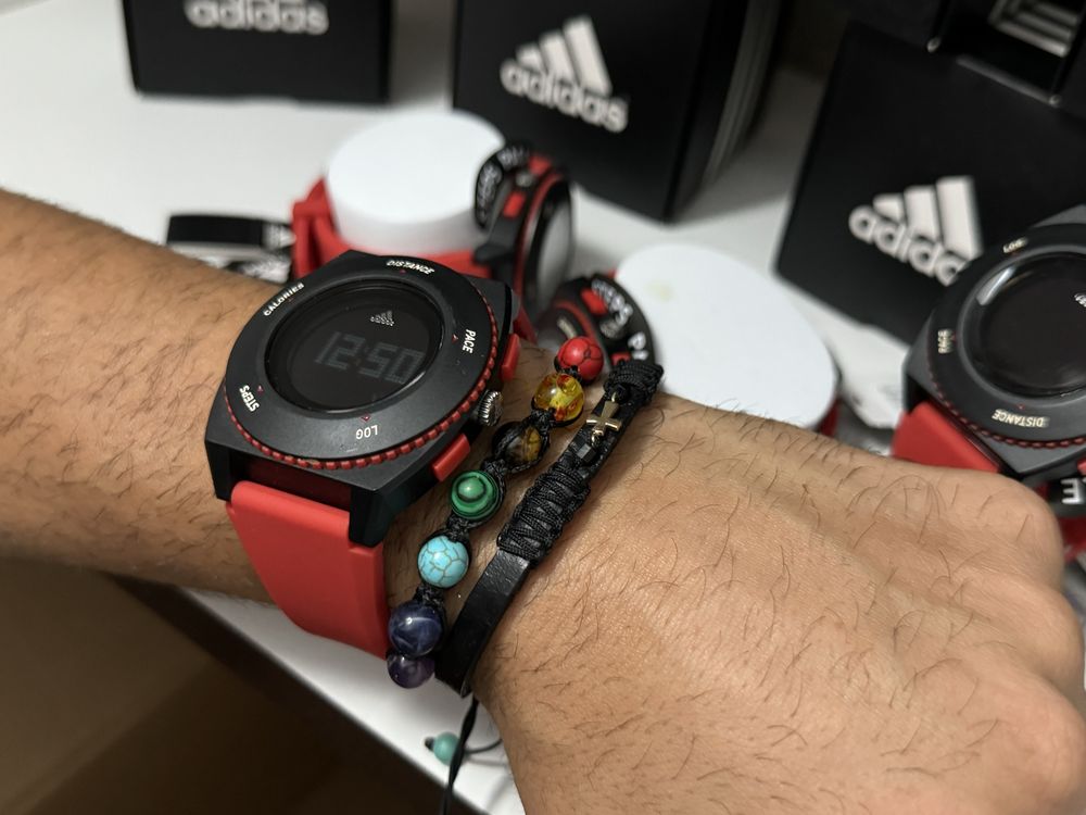 Adidas Spring Red часовник