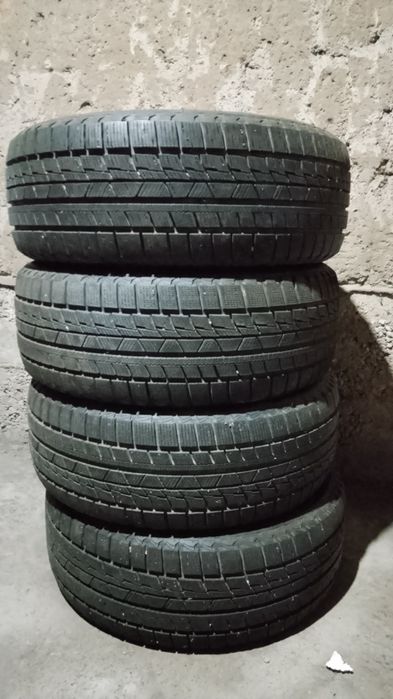 Срочно  Дөңгелек сатылады. 235/40 р18. Почти новый болып тұр