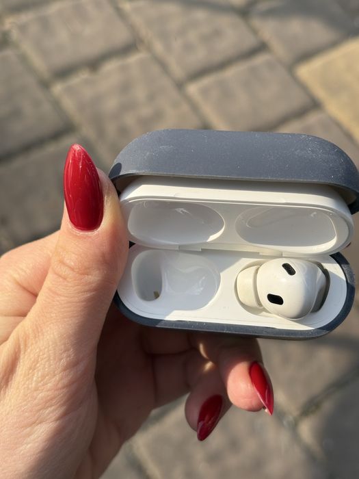Наушники airpods pro 2 (кейс + правый наушник)