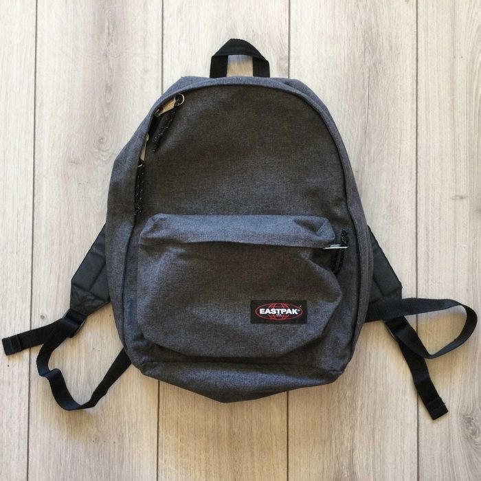 НОВА оригинална тъмно сива водоустойчива раница EASTPAK от Германия