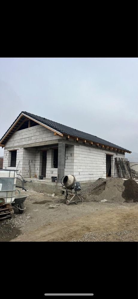 •	Casă de vânzare  în localitatea Cerghid, jud. Mureș 68.000 euro.